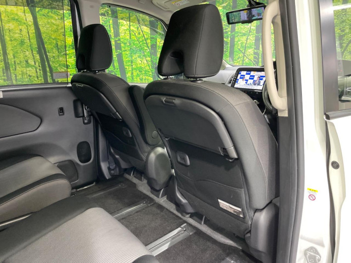 2017 Nissan Serena DAA-GFC27 (UW-69f1f6d9400e2)[27]