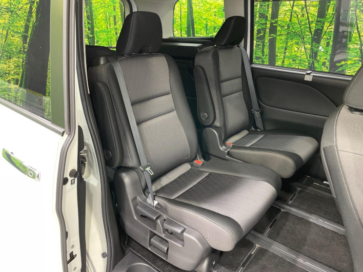 2017 Nissan Serena DAA-GFC27 (UW-69f1f6d9400e2)[23]