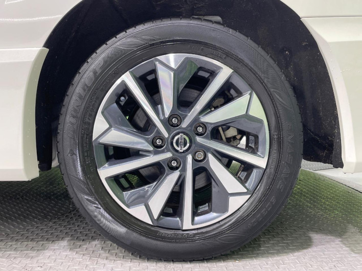 2017 Nissan Serena DAA-GFC27 (UW-69f1f6d9400e2)[13]