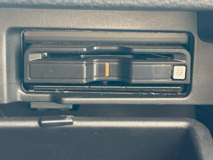 2017 Nissan Serena DAA-GFC27 (UW-69f1f6da254cf)[24]