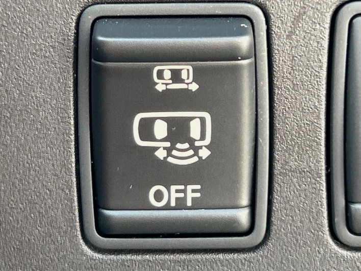 2017 Nissan Serena DAA-GFC27 (UW-69f1f6da254cf)[23]