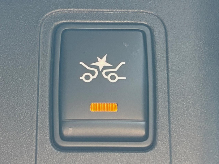 2017 Nissan Serena DAA-GFC27 (UW-69f1f6da254cf)[26]