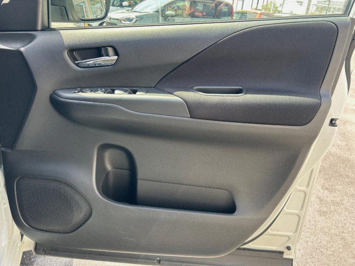 2017 Nissan Serena DAA-GFC27 (UW-69f1f6da254cf)[18]