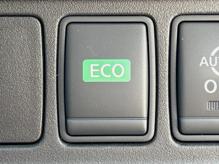 2017 Nissan Serena DAA-GFC27 (UW-69f1f6da254cf)[21]