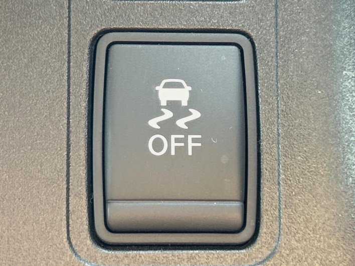 2017 Nissan Serena DAA-GFC27 (UW-69f1f6da254cf)[25]