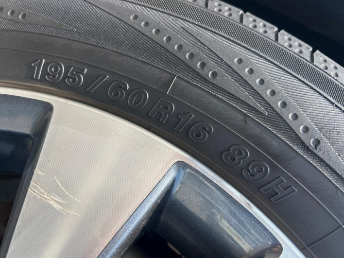 2017 Nissan Serena DAA-GFC27 (UW-69f1f6da254cf)[17]