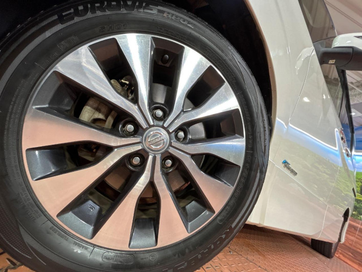 2017 Nissan Serena DAA-GFC27 (UW-69f1f6dab3f01)[15]