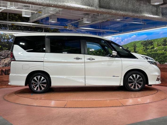 2017 Nissan Serena DAA-GFC27 (UW-69f1f6dab3f01)[21]