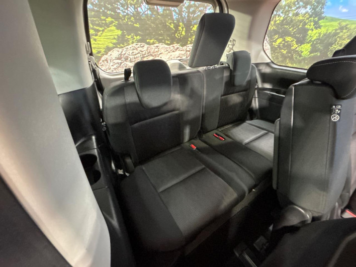 2017 Nissan Serena DAA-GFC27 (UW-69f1f6dab3f01)[26]
