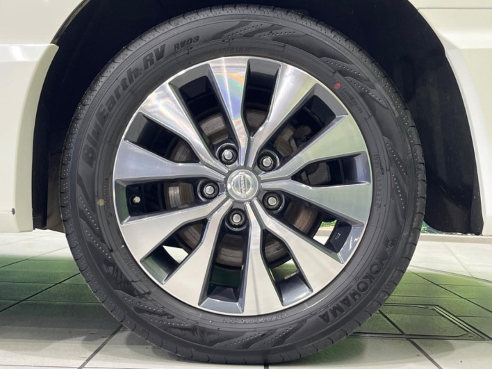 2017 Nissan Serena DAA-GFC27 (UW-69f1f6db2cb2d)[28]