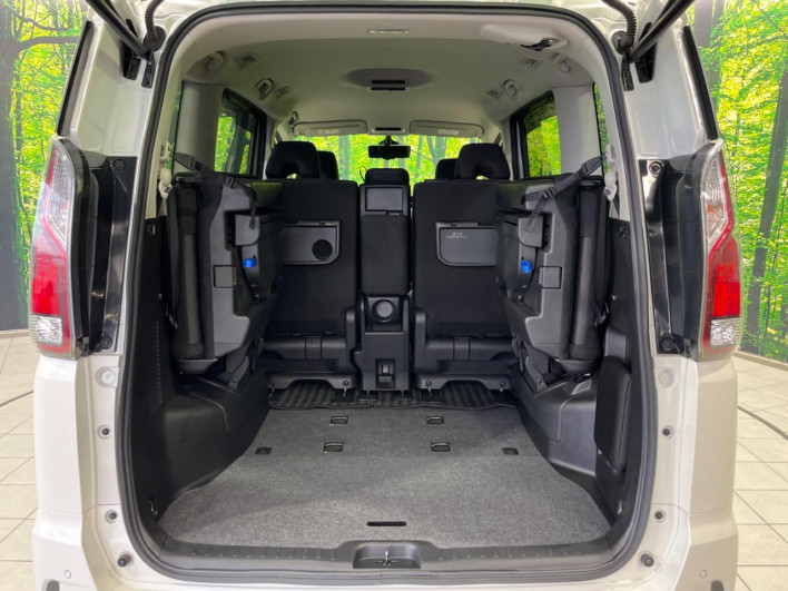 2017 Nissan Serena DAA-GFC27 (UW-69f1f6db2cb2d)[15]