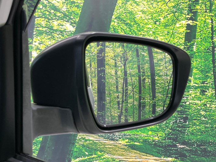 2017 Nissan Serena DAA-GFC27 (UW-69f1f6db2cb2d)[23]