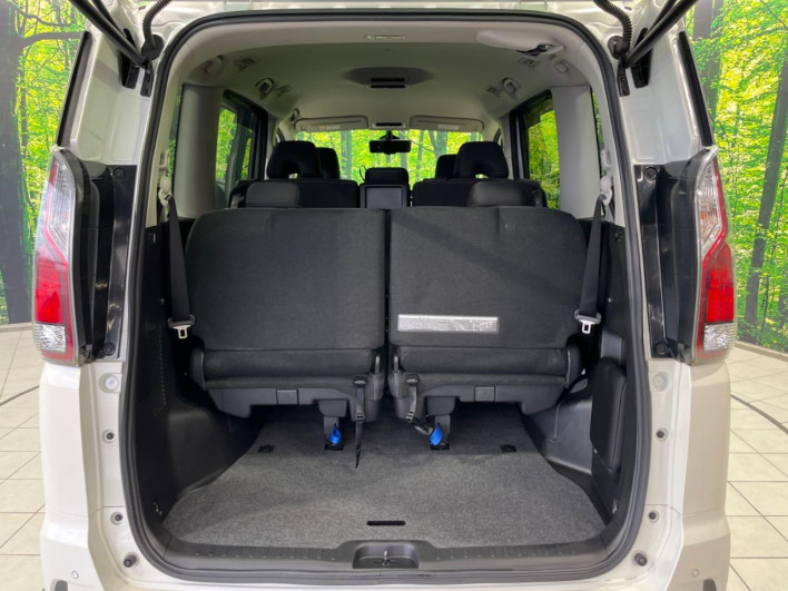 2017 Nissan Serena DAA-GFC27 (UW-69f1f6db2cb2d)[14]