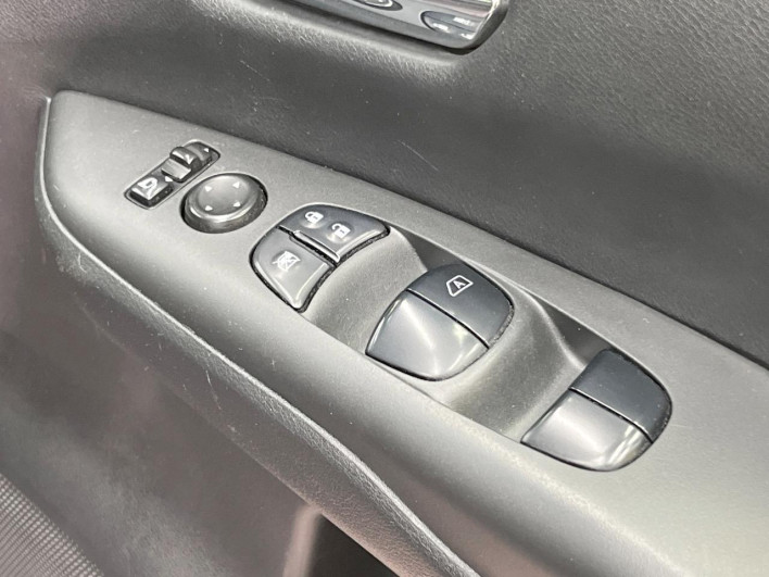 2018 Nissan Serena DAA-GFC27 (UW-69f1f6db6535d)[26]