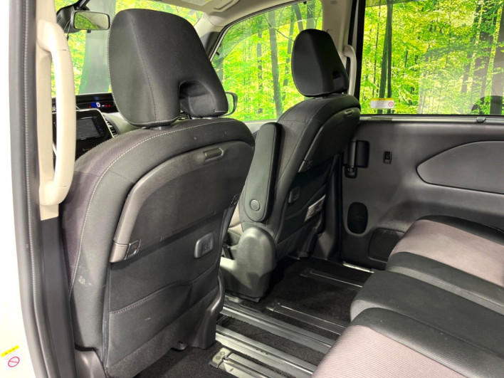 2017 Nissan Serena DAA-GFNC27 (UW-69f1f6de39d8c)[23]