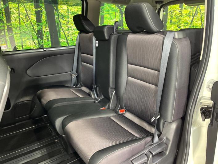 2017 Nissan Serena DAA-GFNC27 (UW-69f1f6de39d8c)[24]