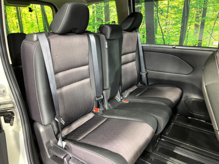 2017 Nissan Serena DAA-GFNC27 (UW-69f1f6de39d8c)[27]