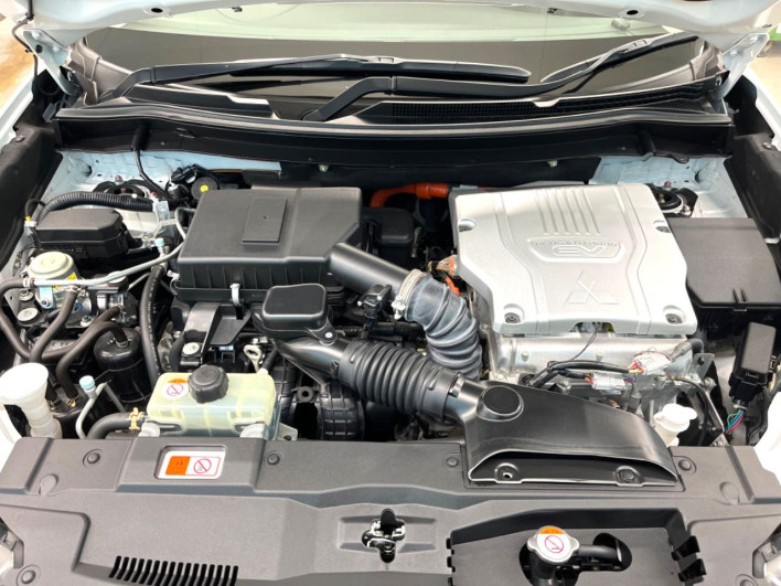 2019 Mitsubishi OUTLANDER PHEV 5LA-GG3W (UW-69f1f6ded2f2f)[4]