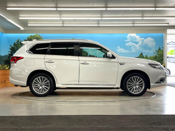 2019 Mitsubishi OUTLANDER PHEV 5LA-GG3W (UW-69f1f6ded2f2f)[16]