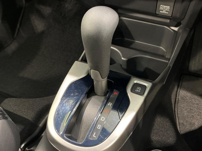 2015 Honda Fit DBA-GK5 (UW-69f1f6e1070d4)[11]