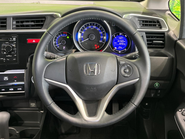 2015 Honda Fit DBA-GK5 (UW-69f1f6e1070d4)[28]