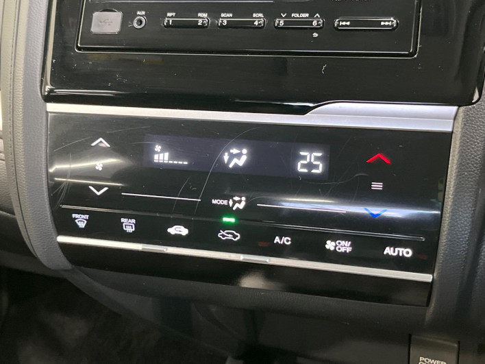 2015 Honda Fit DBA-GK5 (UW-69f1f6e1070d4)[10]