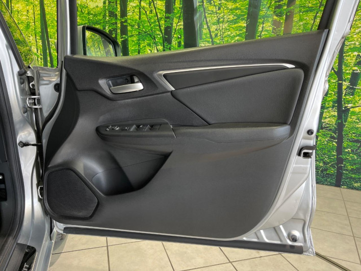 2015 Honda Fit DBA-GK5 (UW-69f1f6e1070d4)[24]