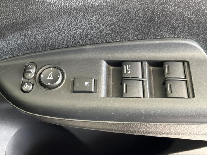 2015 Honda Fit DBA-GK5 (UW-69f1f6e1070d4)[18]