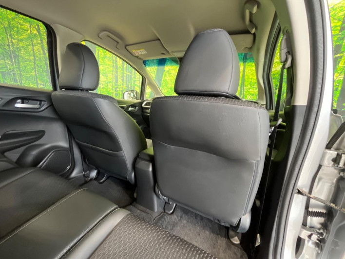 2015 Honda Fit DBA-GK5 (UW-69f1f6e1070d4)[26]