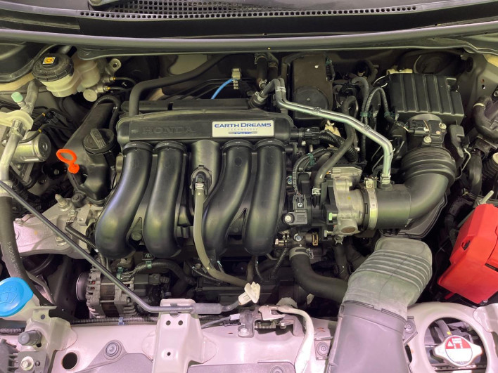 2015 Honda Fit DBA-GK5 (UW-69f1f6e1070d4)[4]