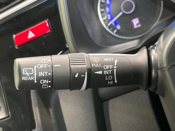 2015 Honda Fit DBA-GK5 (UW-69f1f6e1070d4)[15]