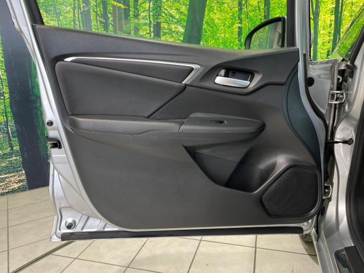 2015 Honda Fit DBA-GK5 (UW-69f1f6e1070d4)[29]