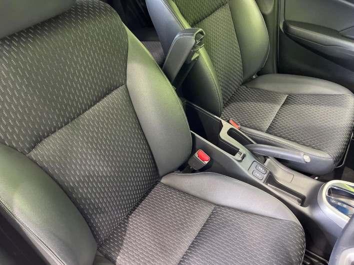 2015 Honda Fit DBA-GK5 (UW-69f1f6e1070d4)[19]