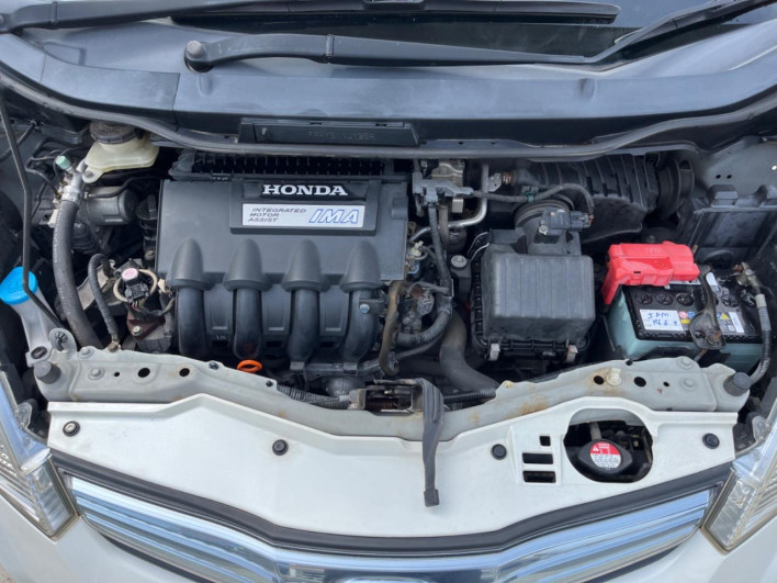 2010 Honda Fit Hybrid DAA-GP1 (UW-69f1f6e1c88fb)[4]