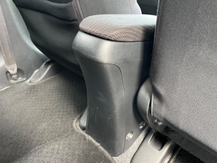 2010 Honda Fit Hybrid DAA-GP1 (UW-69f1f6e1c88fb)[24]