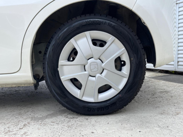 2010 Honda Fit Hybrid DAA-GP1 (UW-69f1f6e1c88fb)[8]