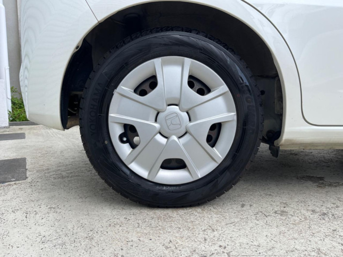 2010 Honda Fit Hybrid DAA-GP1 (UW-69f1f6e1c88fb)[9]