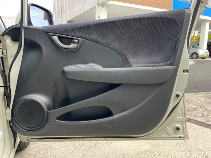 2010 Honda Fit Hybrid DAA-GP1 (UW-69f1f6e1c88fb)[22]