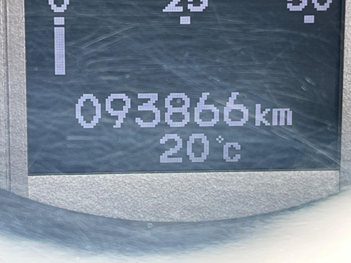 2010 Honda Fit Hybrid DAA-GP1 (UW-69f1f6e1c88fb)[2]