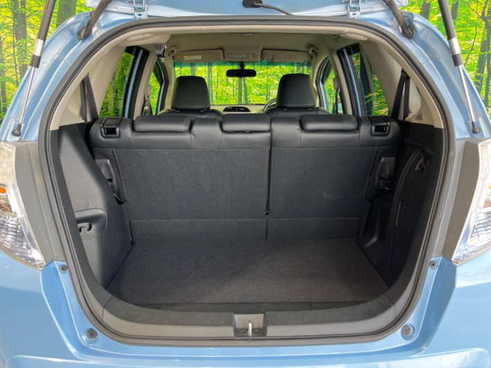 2013 Honda Fit Hybrid DAA-GP1 (UW-69f1f6e28fa39)[17]