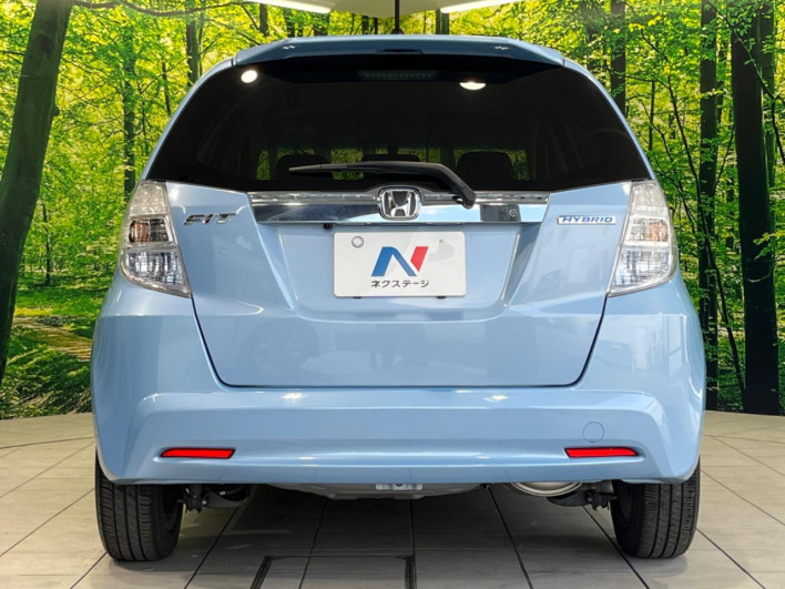 2013 Honda Fit Hybrid DAA-GP1 (UW-69f1f6e28fa39)[8]