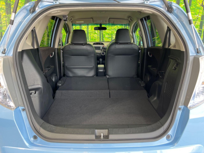 2013 Honda Fit Hybrid DAA-GP1 (UW-69f1f6e28fa39)[18]