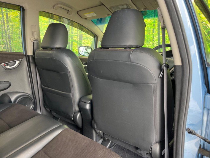 2013 Honda Fit Hybrid DAA-GP1 (UW-69f1f6e28fa39)[21]