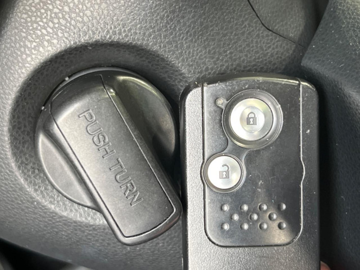 2013 Honda Fit Hybrid DAA-GP1 (UW-69f1f6e28fa39)[28]