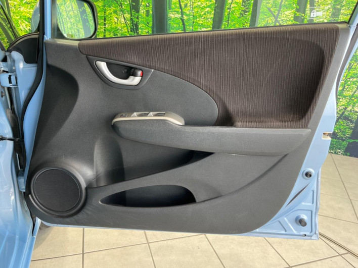 2013 Honda Fit Hybrid DAA-GP1 (UW-69f1f6e28fa39)[24]