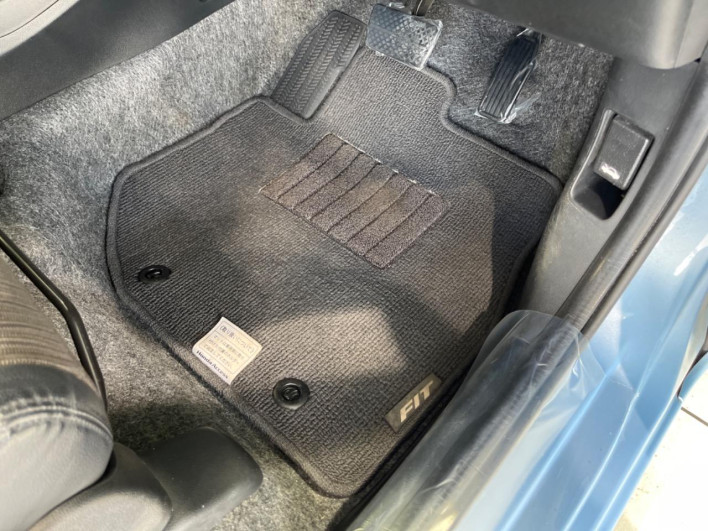 2013 Honda Fit Hybrid DAA-GP1 (UW-69f1f6e28fa39)[26]