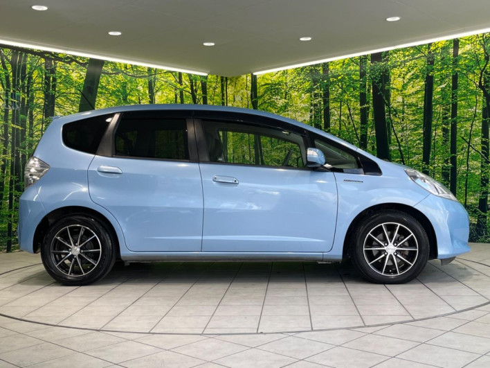 2013 Honda Fit Hybrid DAA-GP1 (UW-69f1f6e28fa39)[6]