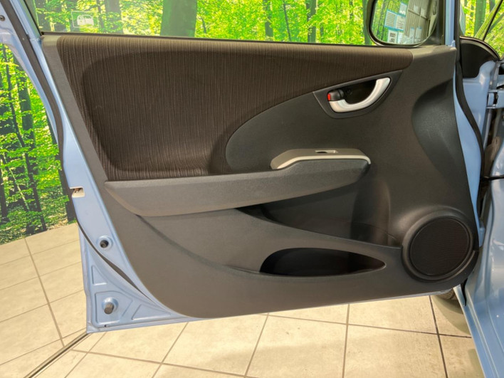 2013 Honda Fit Hybrid DAA-GP1 (UW-69f1f6e28fa39)[11]