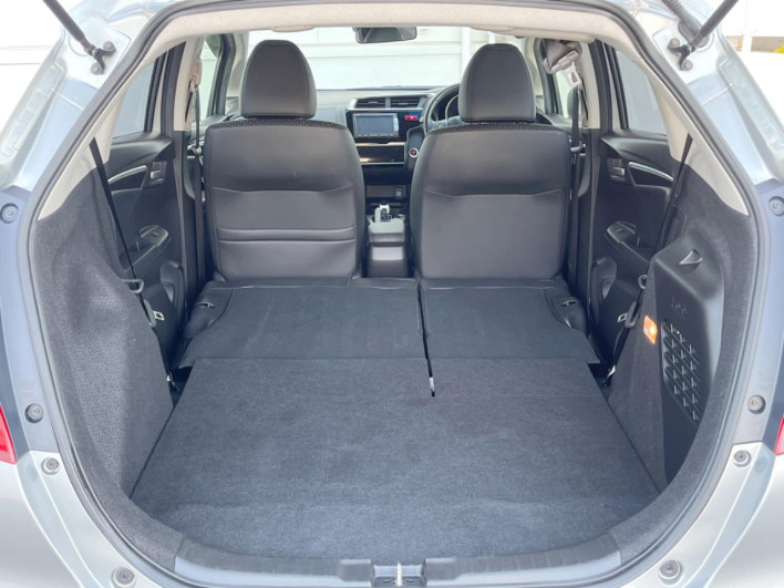 2014 Honda Fit Hybrid DAA-GP5 (UW-69f1f6e30da70)[29]