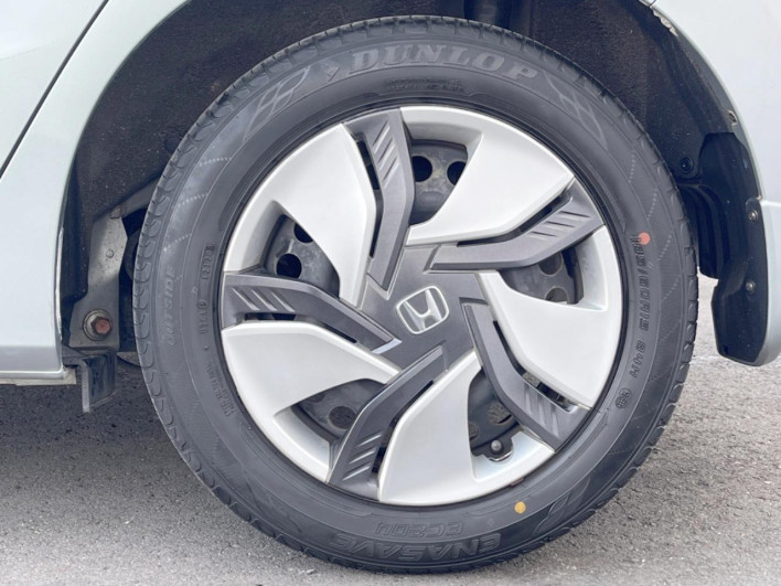 2014 Honda Fit Hybrid DAA-GP5 (UW-69f1f6e30da70)[7]